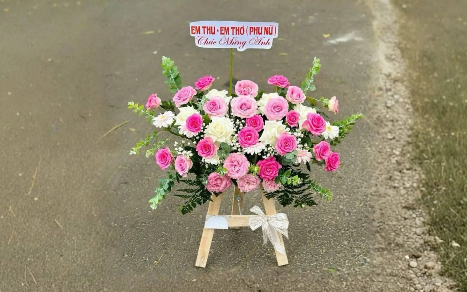 Kệ hoa chúc mừng mini
